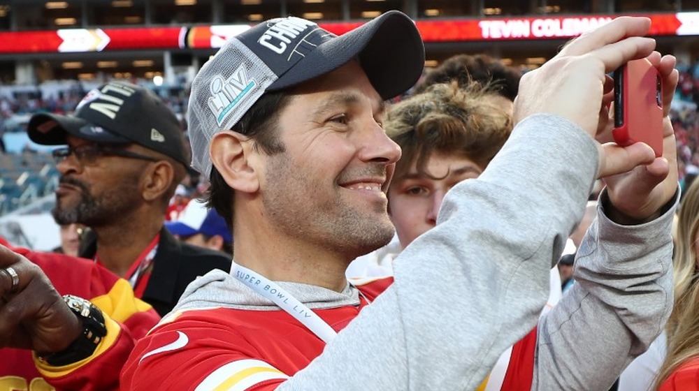 Paul Rudd takes a picture