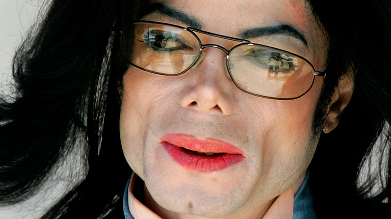 Michael Jackson wears glasses