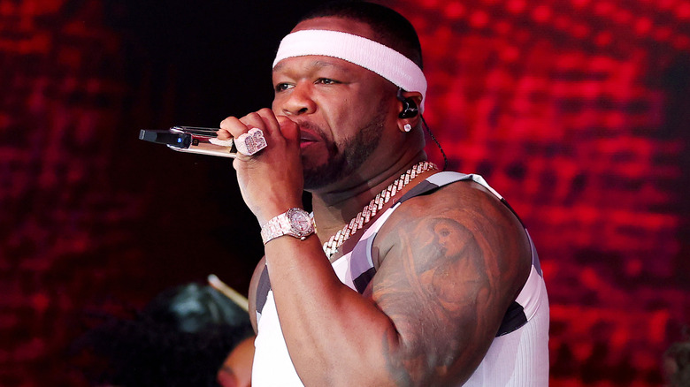 50 Cent performing