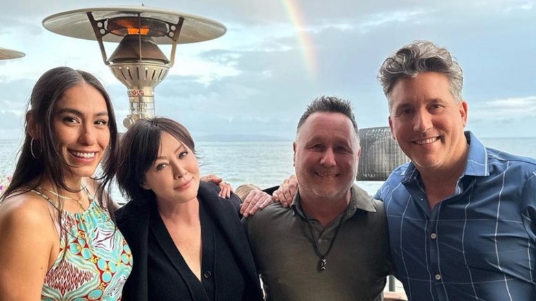 Shannen Doherty posing with friends