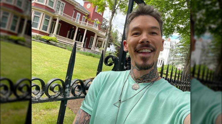 David Bromstad posing for a selfie