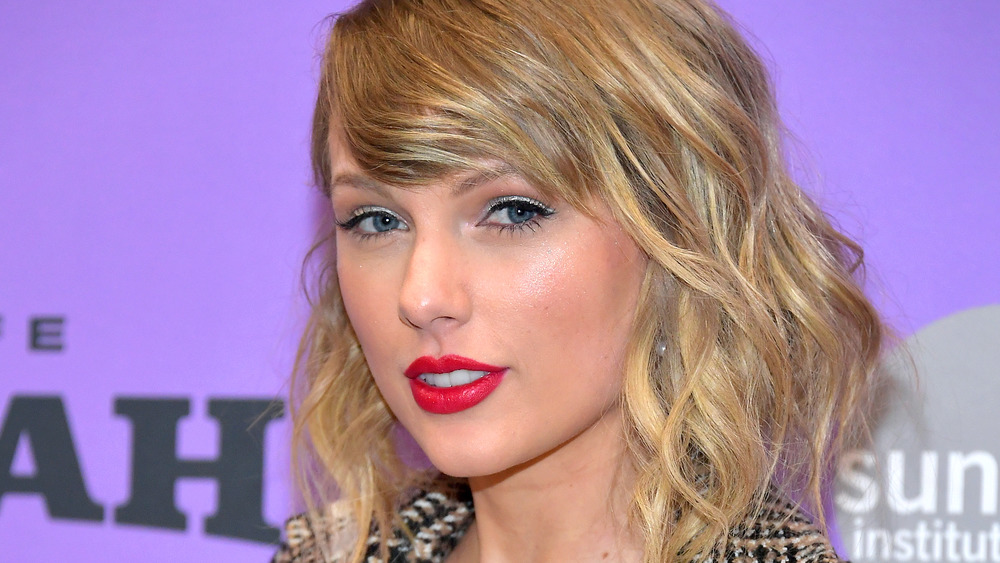 Taylor Swift in red lipstick