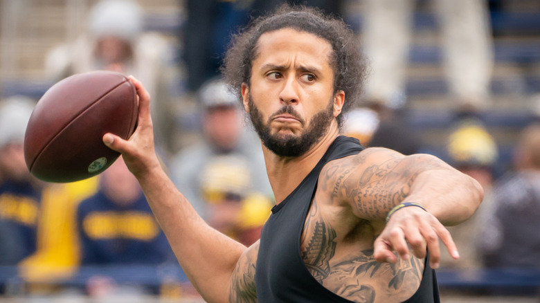 Colin Kaepernick throwing