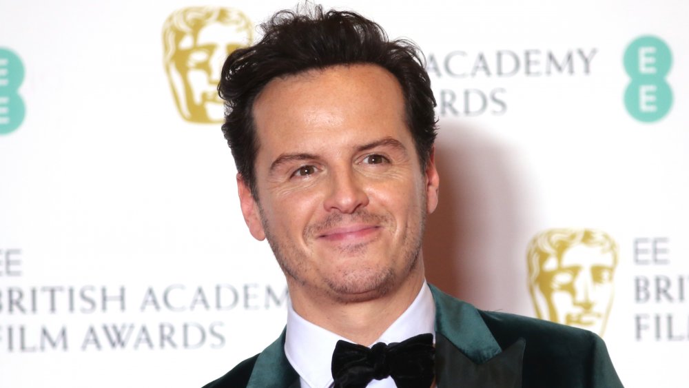 Andrew Scott in a black and dark green suit