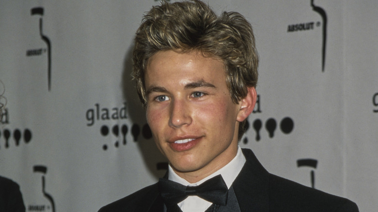 Jonathan Taylor Thomas wearing a tux at a red carpet event