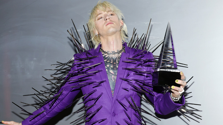 Machine Gun Kelly at 2022 American Music Awards