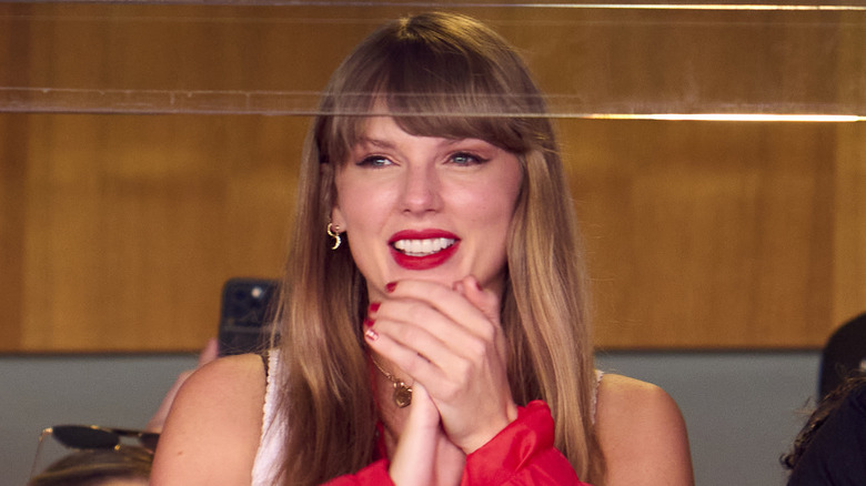 Taylor Swift cheering for Travis Kelce
