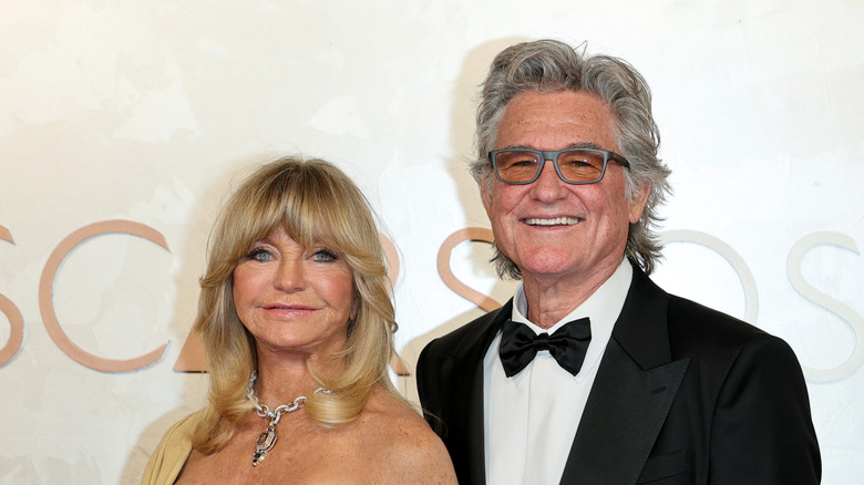 Kurt Russell and Goldie Hawn pose at the 2025 Oscars