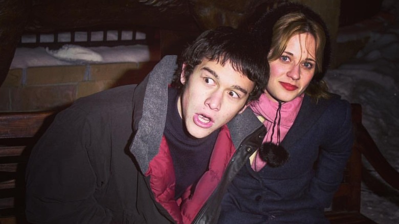 Joseph Gordon-Levitt and Zooey Deschanel pose in the snow