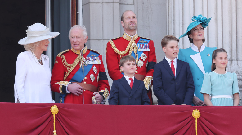 British royal family on the balcony of Buckingham Palace