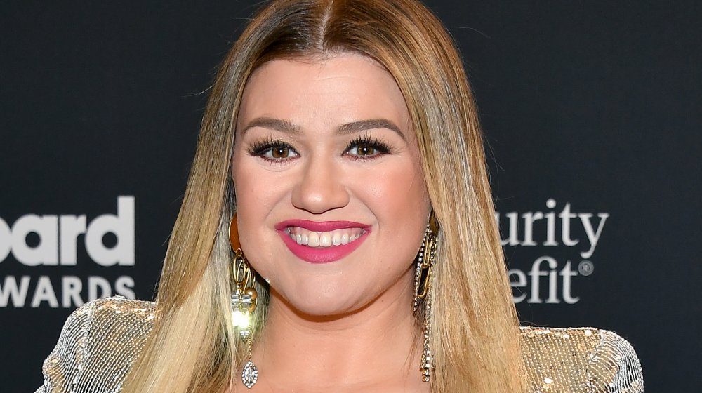 Kelly Clarkson at the 2020 Billboard Music Awards 