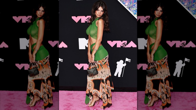 Emily Ratajkowski green VMAs dress