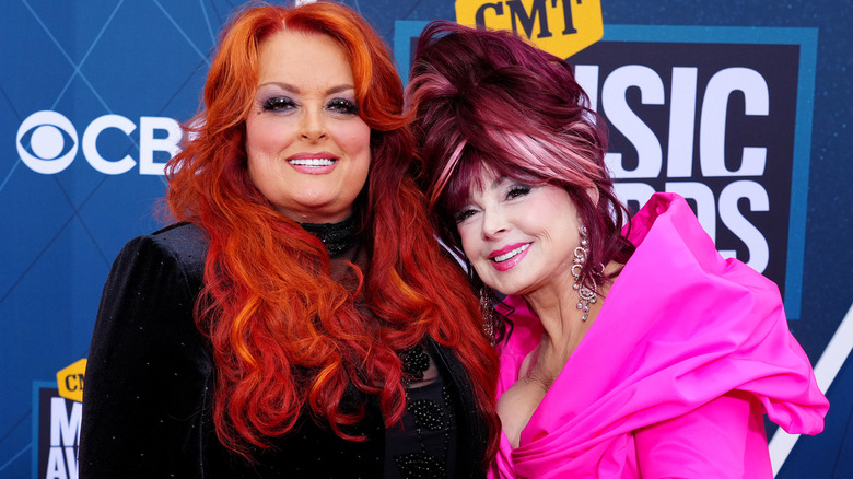 Wynonna and Naomi Judd smiling