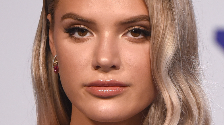 Alissa Violet posing on red carpet