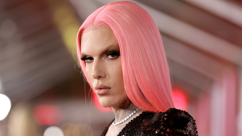 Jeffree Star posing