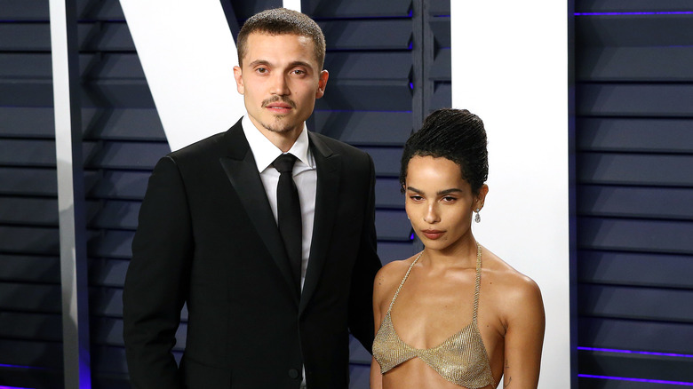 Karl Glusman and Zoë Kravitz posing