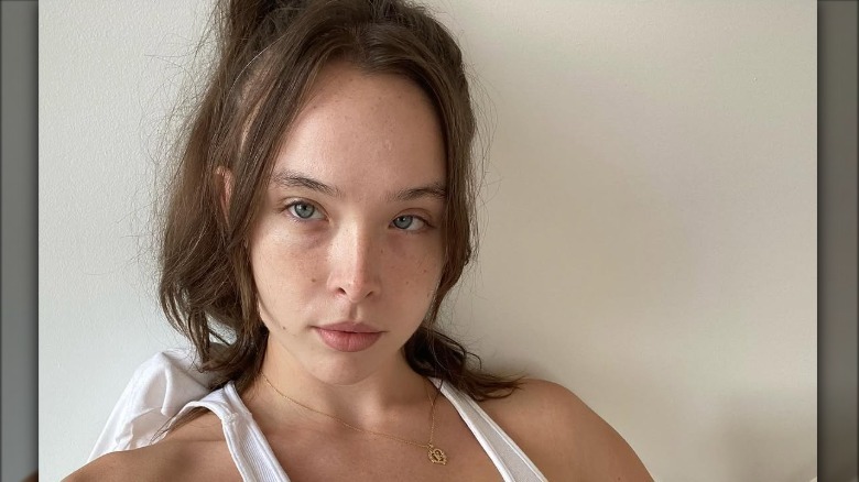 Ella Beatty takes selfie with no makeup on and white tank top