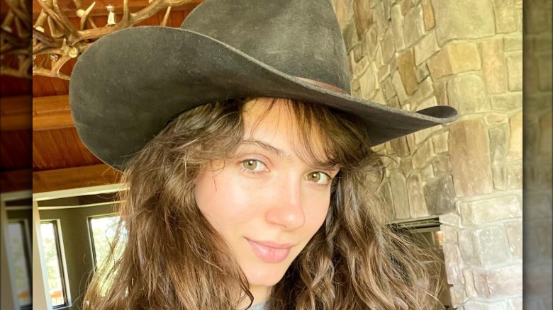 Bianca Rodrigues takes selfie in a cowboy hat
