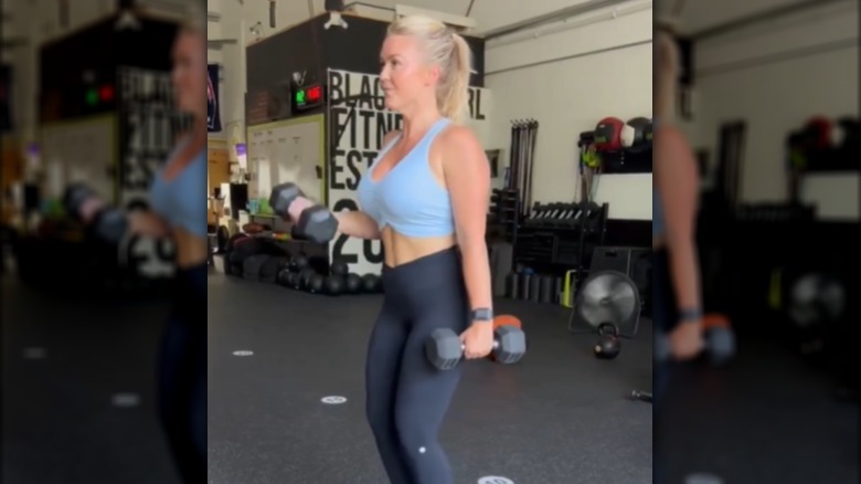 Karoline Leavitt lifting weights.