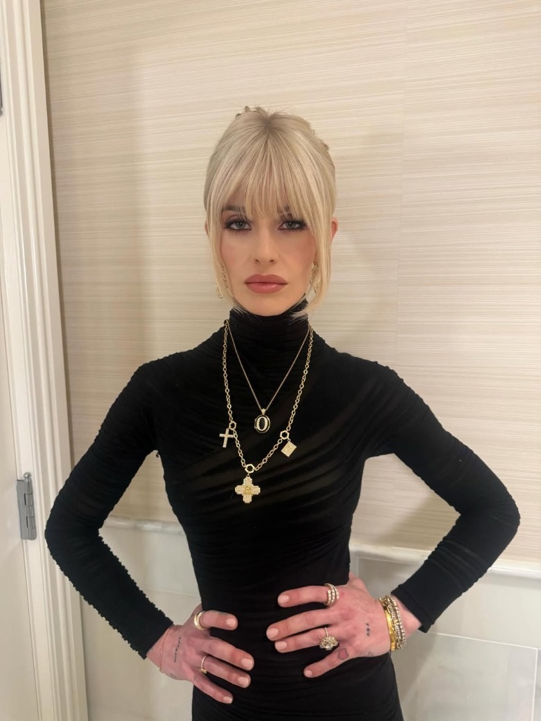 Kelly Osbourne poses with her hands on her waist