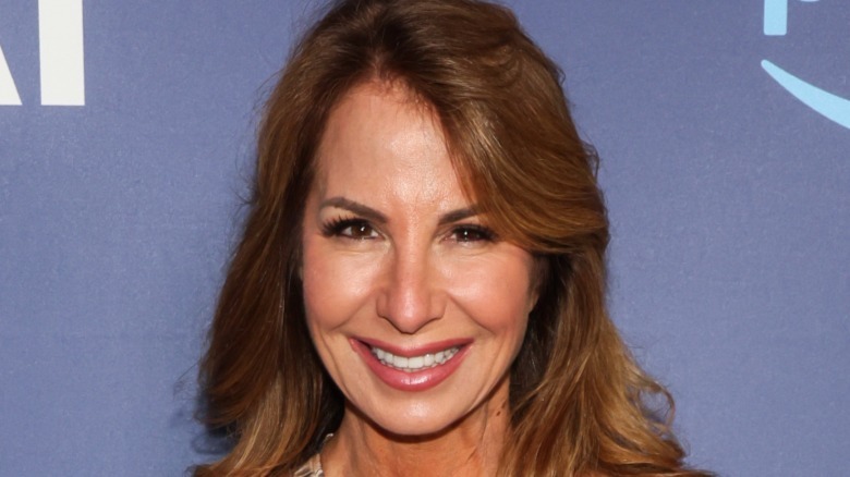 Jill Zarin smiling on red carpet